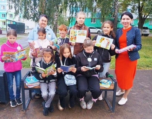 Литературно-игровая программа «Волшебство книжного лета»