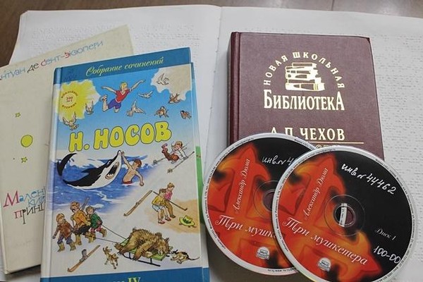 Выставка-настроение «Что почитать в июне»