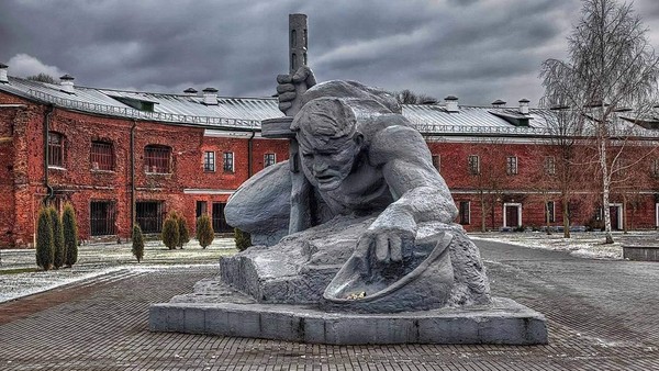 «У стен Брестской крепости»