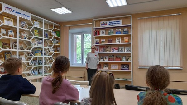 Беседа у выставки «В памяти храним…»
