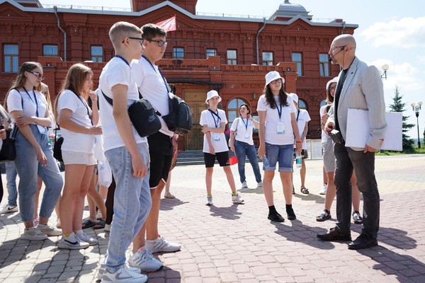 Пешеходная экскурсия по улице Ленина
