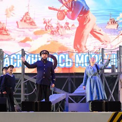 Раскинулось море широко