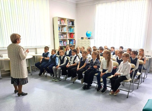 Литературно-патриотический час «Тревожный рассвет 41-ого…»
