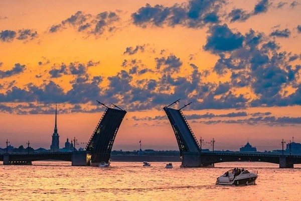 Литературно-музыкальная программа «Эти летние ночи»