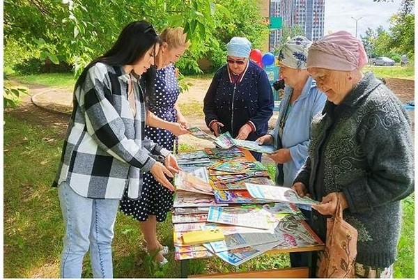 Час периодики «Читальня под открытым небом»