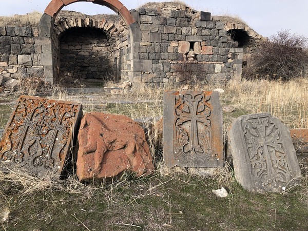 Пешком к заброшенному монастырю Авуц Тар — из Еревана