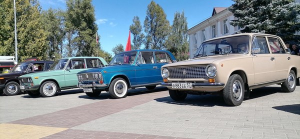 Выставка «Ретро–автомобилей и мотоциклов»