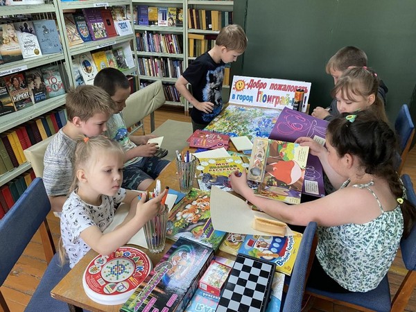 Игротека в библиотеке «Поиграем, отдохнём, время с пользой проведём»