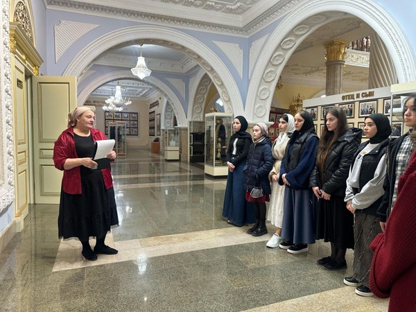 Экскурсия по стенду «Образование»