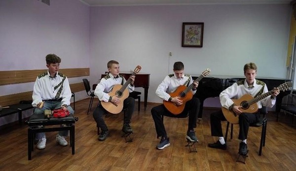 Виртуальный концерт «Должны смеяться дети»