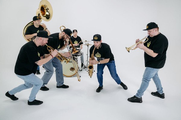 Вся мощь духовых инструментов от Boom Brass Band