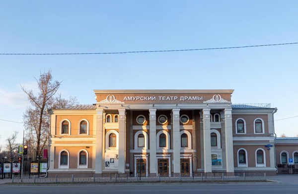Спектакль «Постарайтесь вернуться живым»