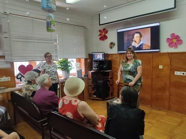 Поэтический час «Его перо любовью дышит»