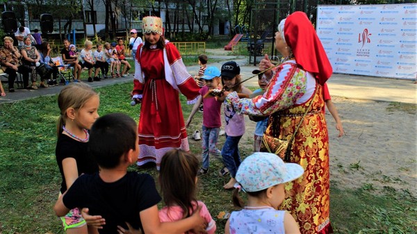 Фольклорно-народная программа «Троицу гуляем, лето встречаем»