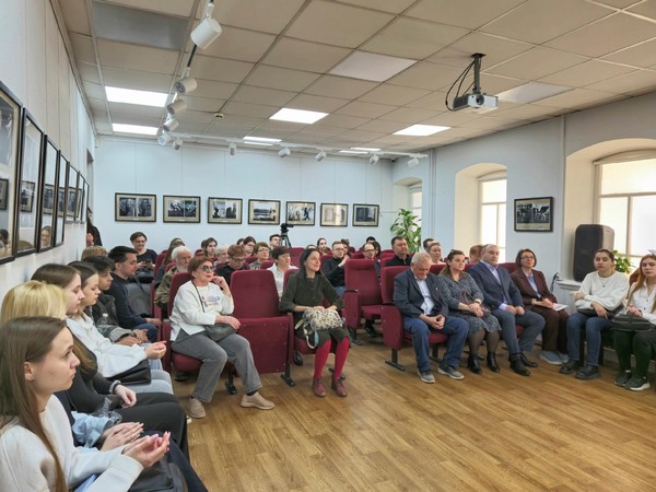 «Встреча на Вознесенской» в рамках выставки «Дорога в небо»