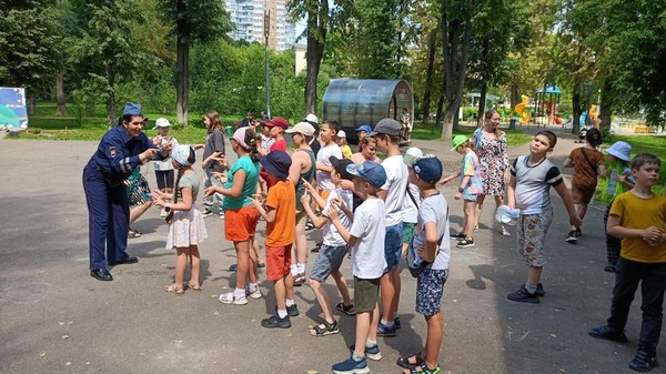 Познавательно-игровая программа для детей «Изучай и уважай правила движенья!»