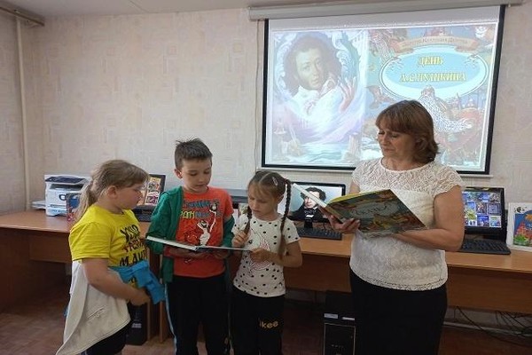 Акция «Читаем Пушкинские строки»