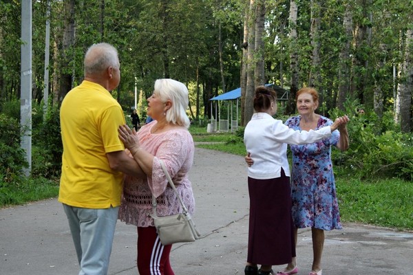 Танцевальные встречи в парке