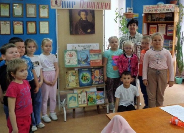 Конкурсно-игровая программа «На море, на океане, на острове Буяне»