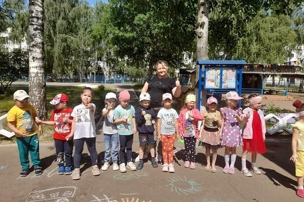 Поляна веселых затей «Дружба начинается с улыбки»