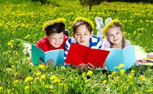 «Книг любимых дни рождения!»