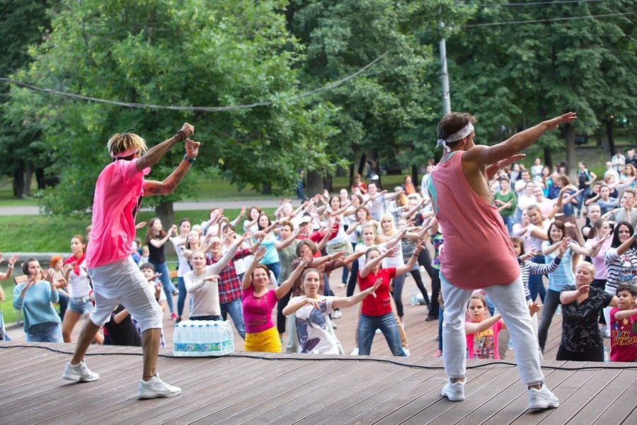 Зажигательные танцы под игру «Just Dance» на ВДНХ