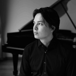 Летний фестиваль «Pianissimo». Сольный концерт Рон Максим Хуанг