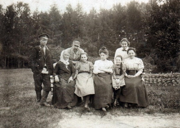 История экспоната «Фотография «А.И. Эртель в кругу семьи». 1898»