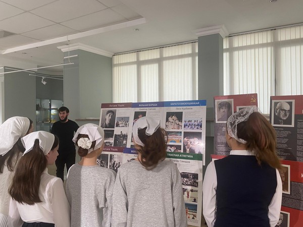 Передвижная выставка «Спортивная слава Чечни», «Основоположники чеченской литературы»
