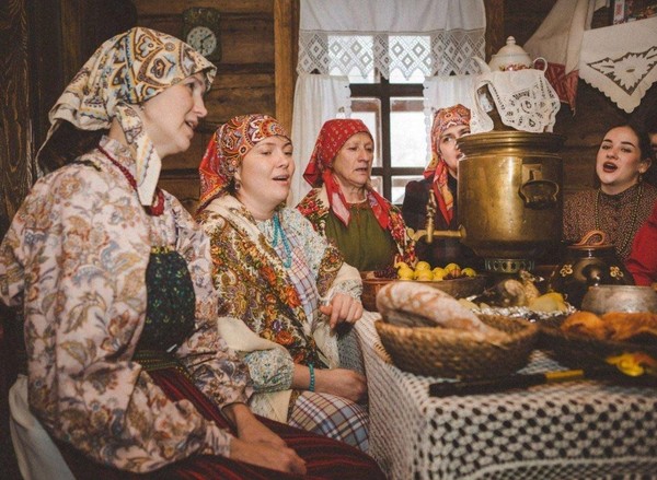 «Славная семейная русская трапеза»: фольклорные посиделки