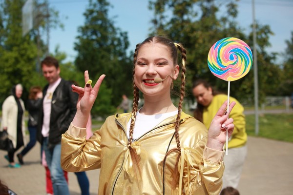 «Путешествие во времени: от бумеров к альфа»