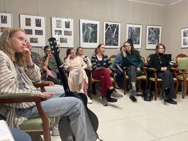 «Молодёжный квартирник в арт-библиотеке»