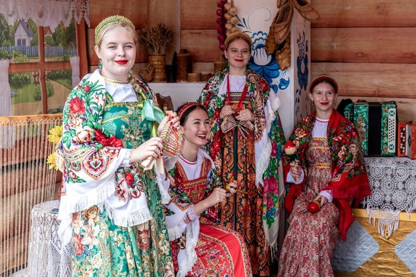 Фольклорная программа «Лето красное»