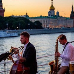 Праздник джаза на корабле с ужином