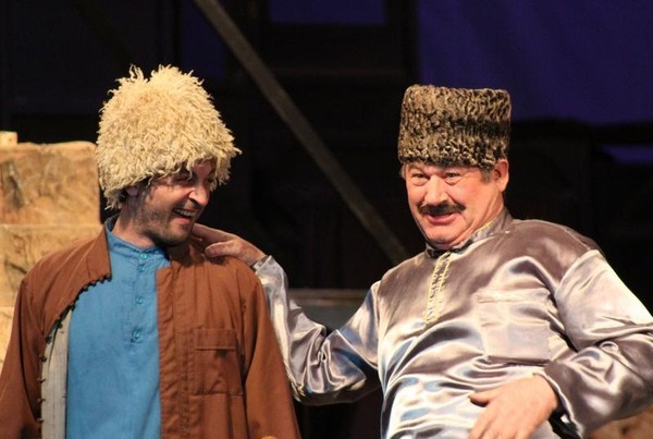 Магомед Нурмагомедов читает «Сквер величаво листья осыпал»