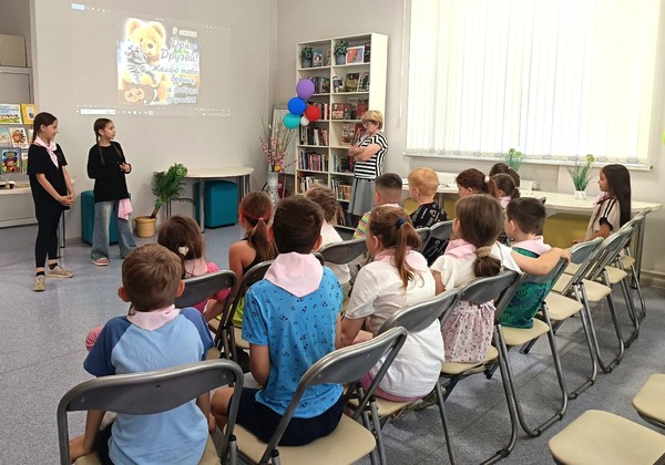 Аллея авторских портретов «Весёлая встреча детских писателей»