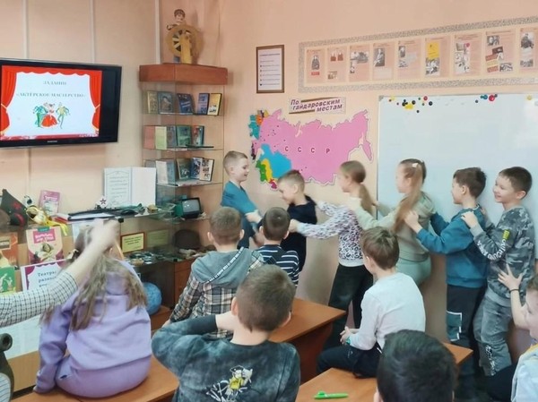 Познавательное путешествие «На театральных подмостках»