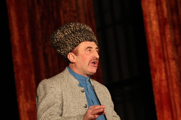 Абдулхалик Абдулхаликов читает А.Ахматову «Я не любви твоей прошу»
