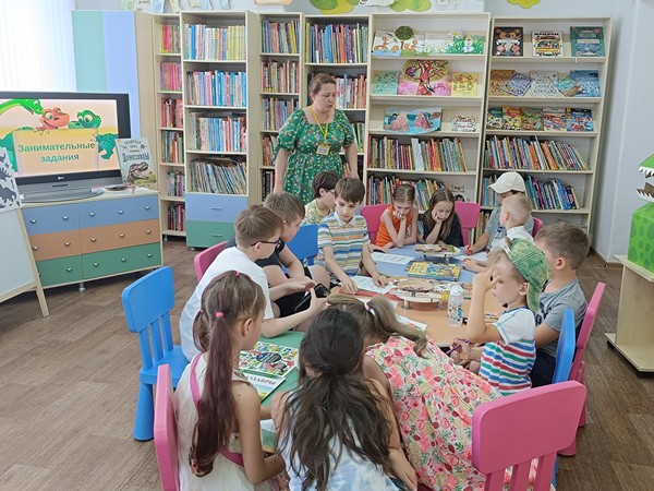 Познавательная встреча «Маленькие и быстрые динозавры»