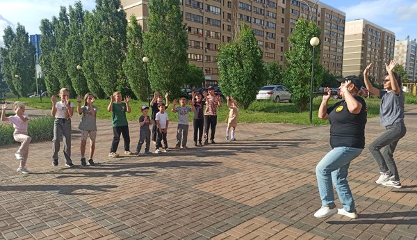 Развлекательная. игровая программа«На круглой планете, счастливые дети»