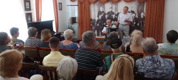 музыкальная гостиная «Какая ж песня без баяна»