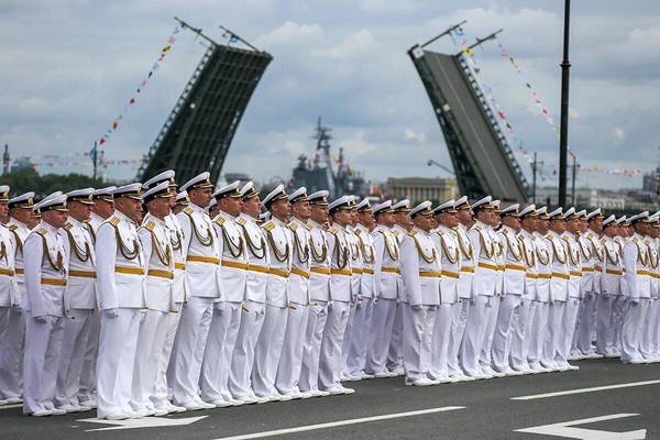 Трансляция торжественного парада ко Дню Военно-морского флота РФ 2025
