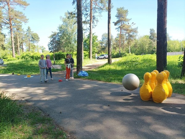 «Игры нашего двора-боулинг» игровой поединок