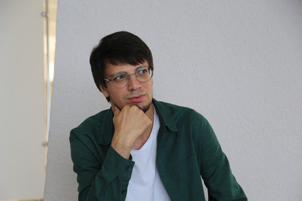 Джамалудинов Джамал читает А.Ахматову «Ты мог бы мне сниться реже»