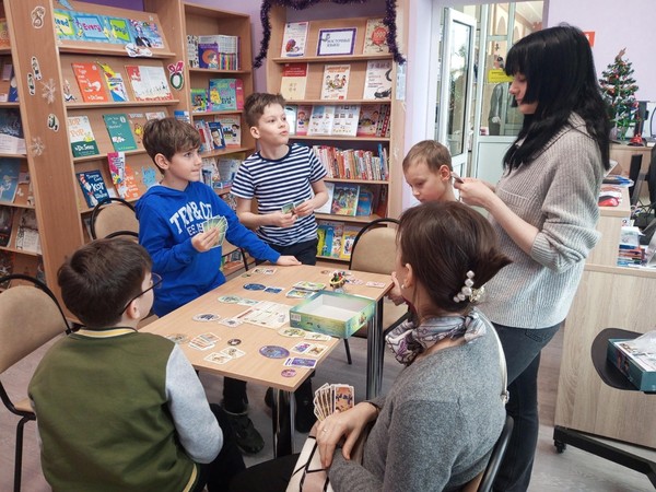 «Сто затей для маленьких детей»: час настольных игр