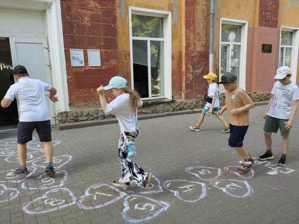 Летний читальный зал «Летние истории»
