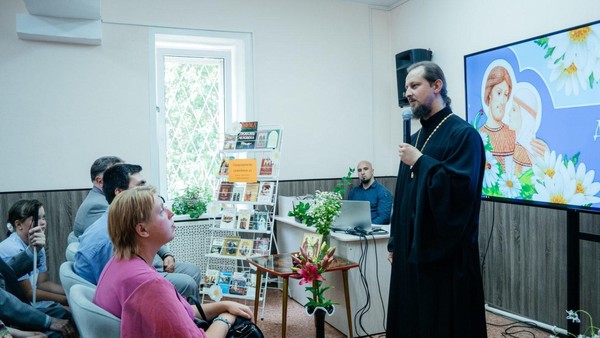 «Все начинается с любви», праздничная встреча ко Дню семьи, любви и верности