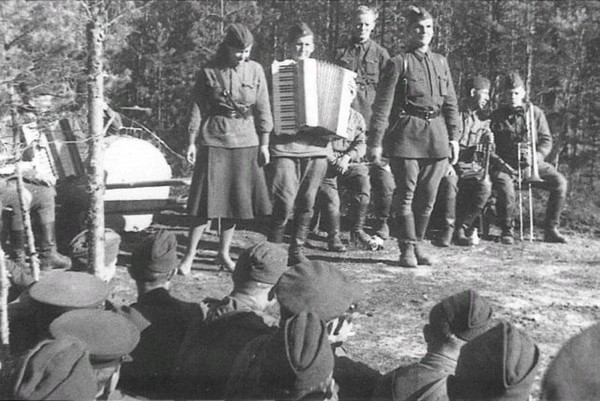 Тематическая встреча «Культура фронту 1941-45 гг. Концерты.»