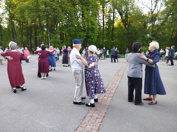 «Давайте потанцуем!»