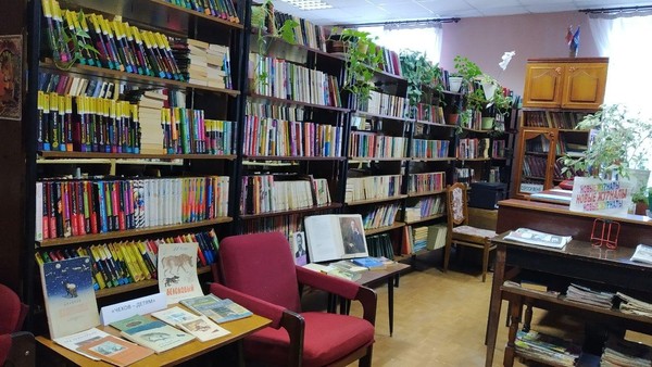 Встреча у книжной выставки «Современная семья. Отцы и дети»